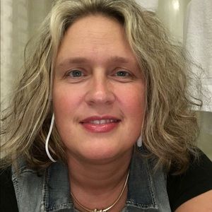 Meet your Posher, Yolanda